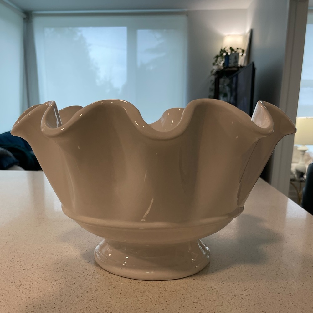 Pier 1 Ruffle Fruit Bowl Ceramic Dolomite Pedestal Large White Rare